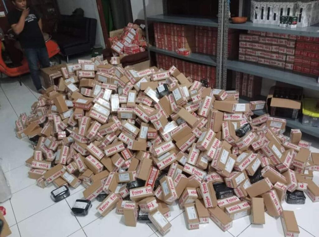 Packing Kacamata Luxio